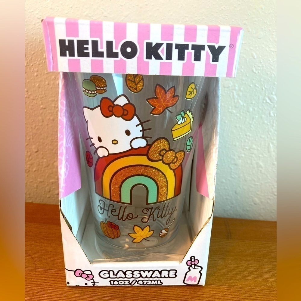 Sanrio Hello Kitty Collectible Fall 16 oz Pint Glass NEW